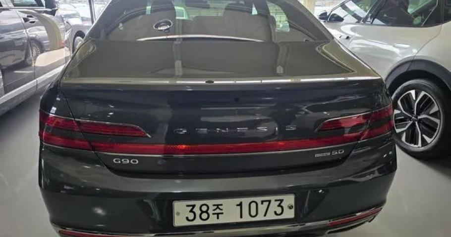 Genesis G90 