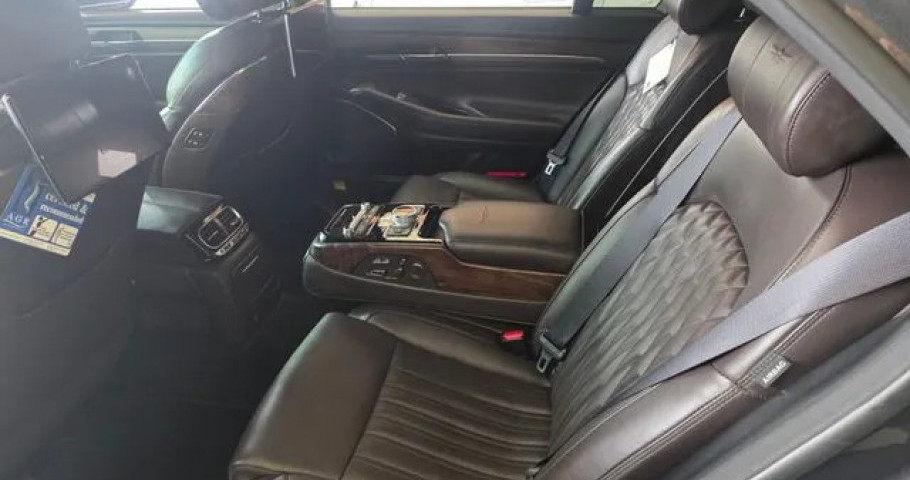 Genesis G90 