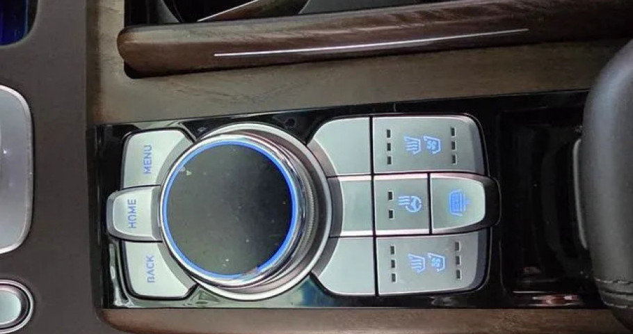 Genesis G90 