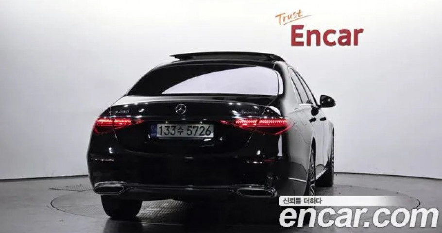 Mercedes-Benz S-Class 
