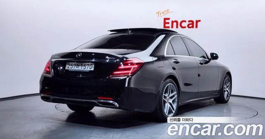 Mercedes-Benz S-Class 