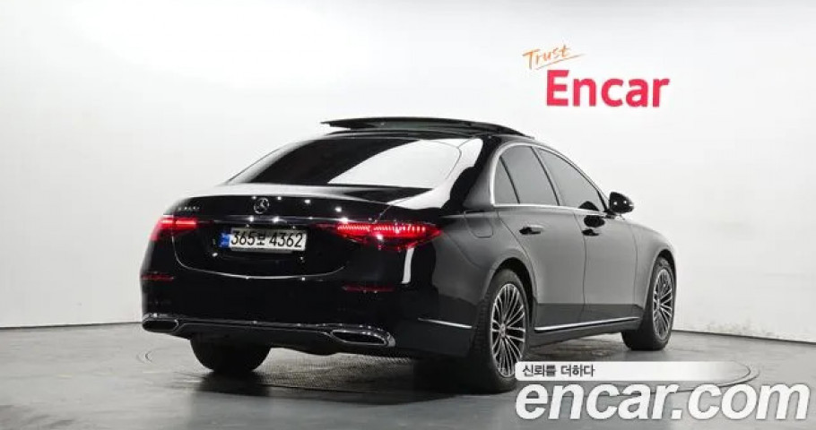 Mercedes-Benz S-Class 