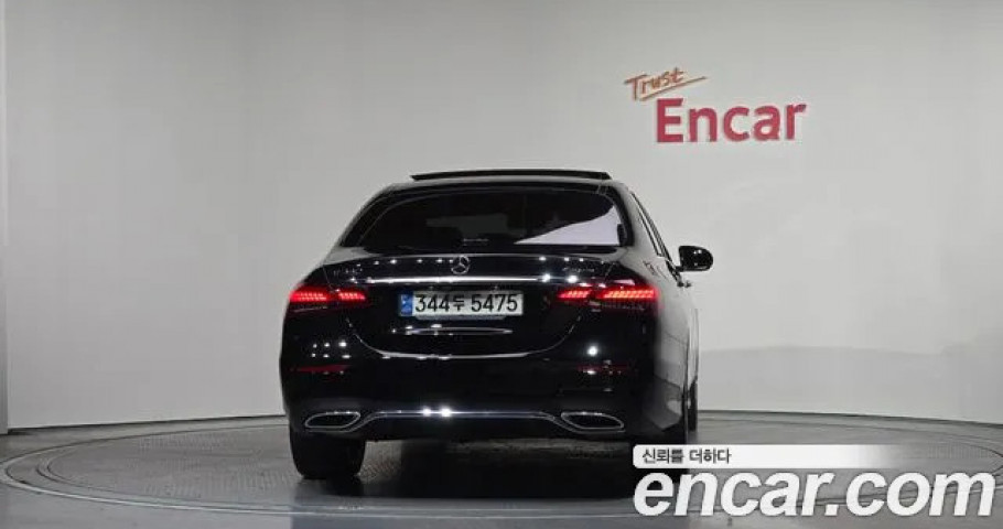 Mercedes-Benz E-Class 