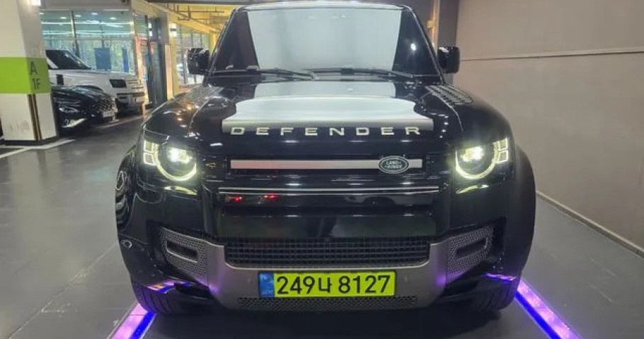 Land Rover Defender 