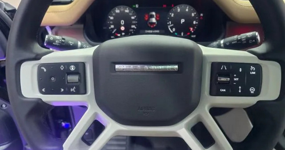 Land Rover Defender 