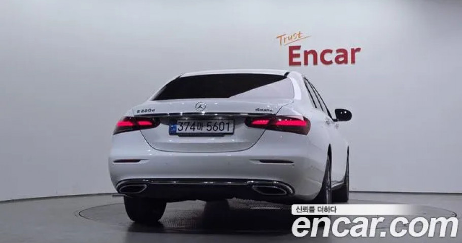 Mercedes-Benz E-Class 