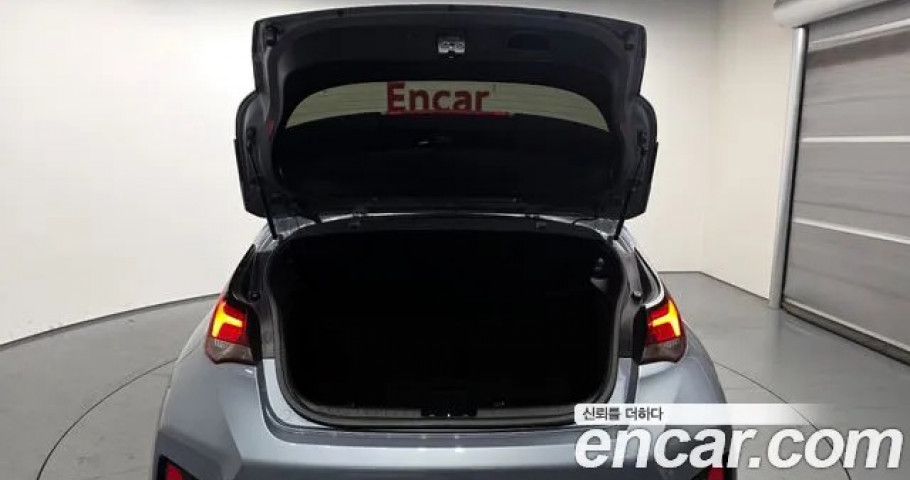 Hyundai Veloster 