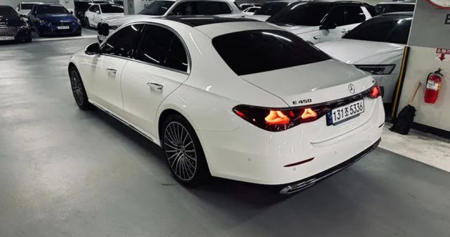 Mercedes-Benz E-Class 