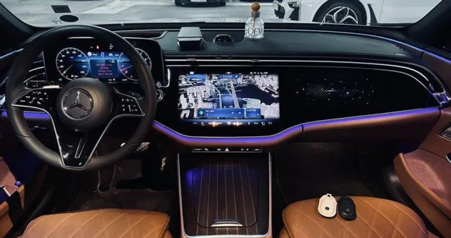Mercedes-Benz E-Class 