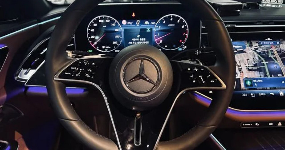 Mercedes-Benz E-Class 