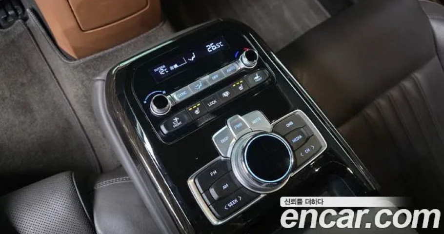 Genesis G90 