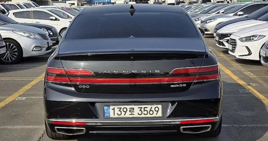 Genesis G90 