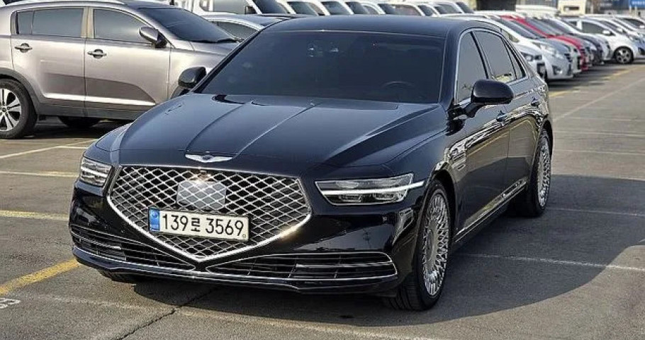Genesis G90 