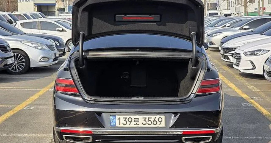 Genesis G90 
