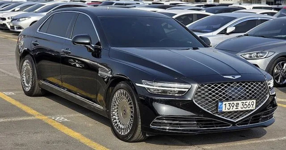 Genesis G90 