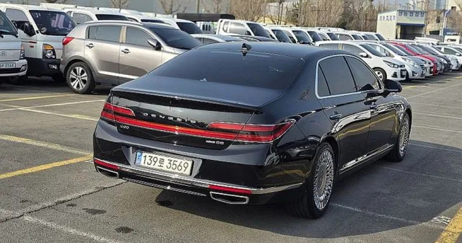Genesis G90 