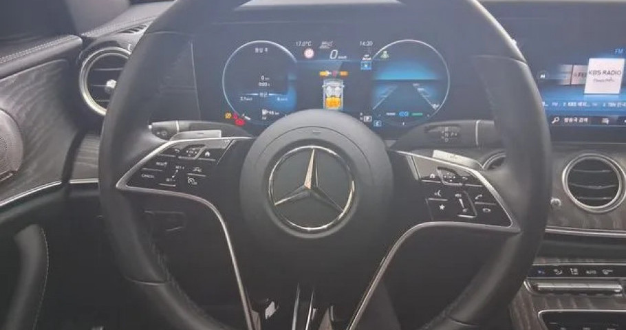 Mercedes-Benz E-Class 