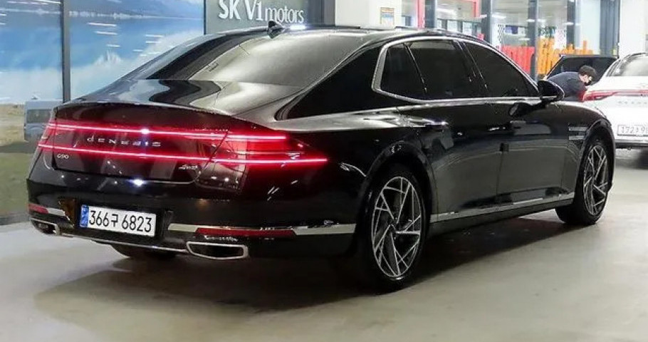 Genesis G90 