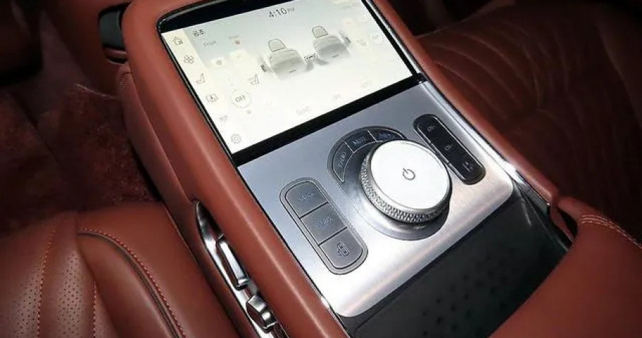 Genesis G90 