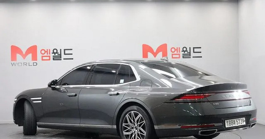 Genesis G90 