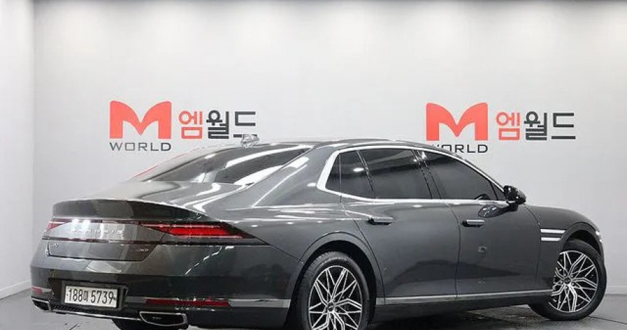 Genesis G90 