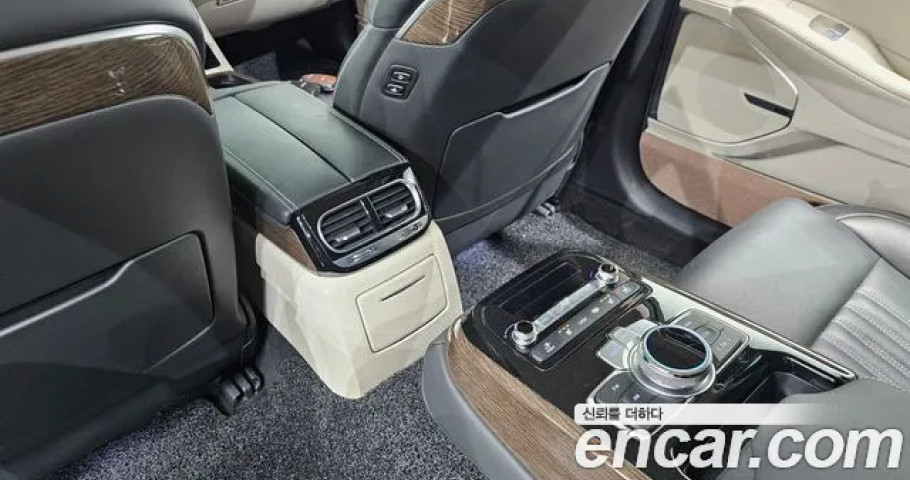 Genesis G90 