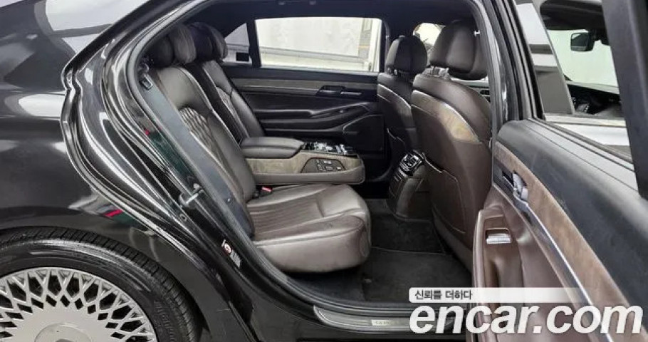 Genesis G90 