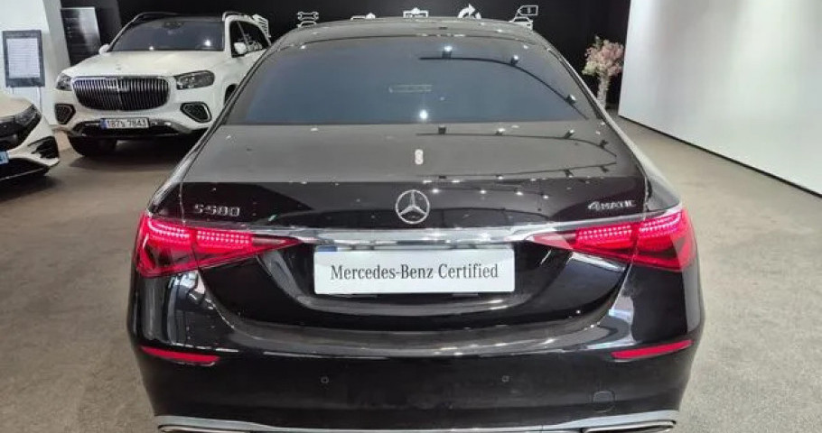 Mercedes-Benz S-Class 