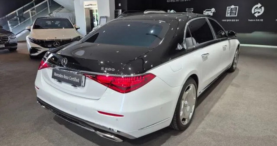 Mercedes-Benz S-Class 