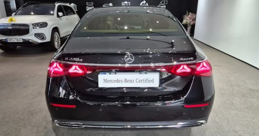 Mercedes-Benz E-Class 