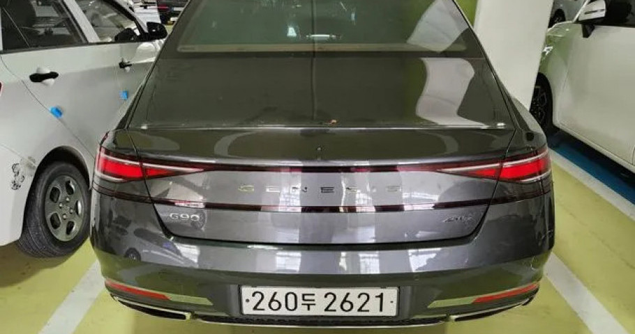 Genesis G90 