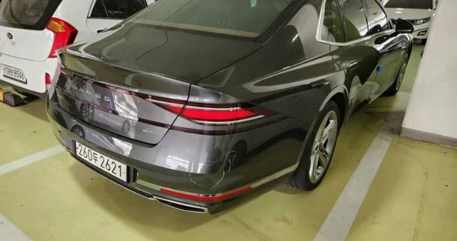 Genesis G90 