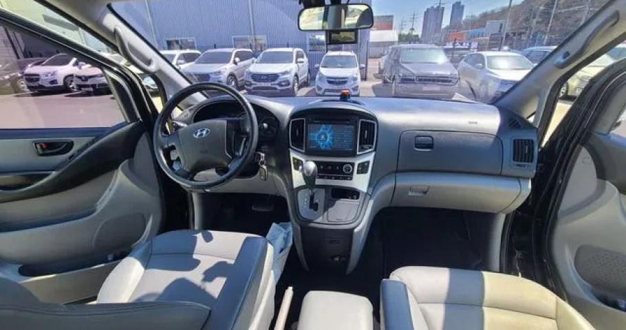 Hyundai Starex 