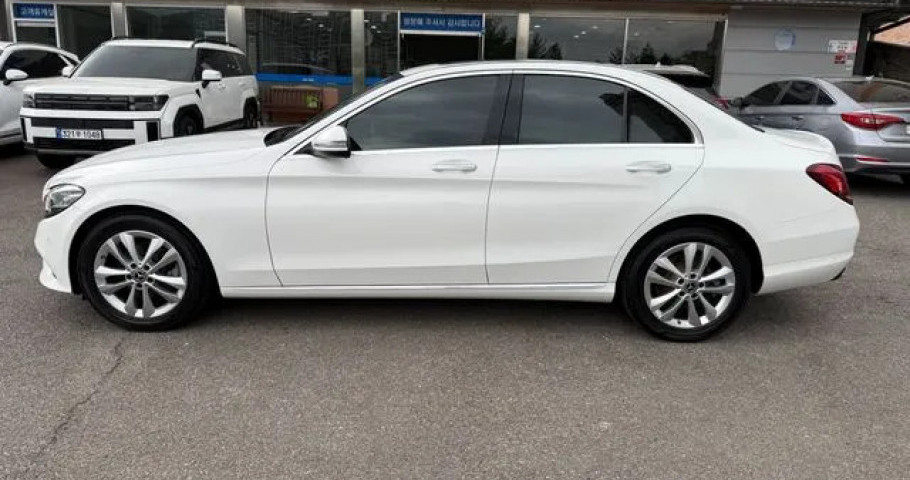 Mercedes-Benz C-Class 