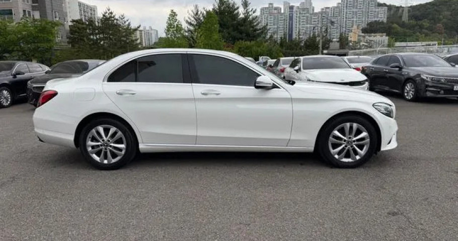 Mercedes-Benz C-Class 