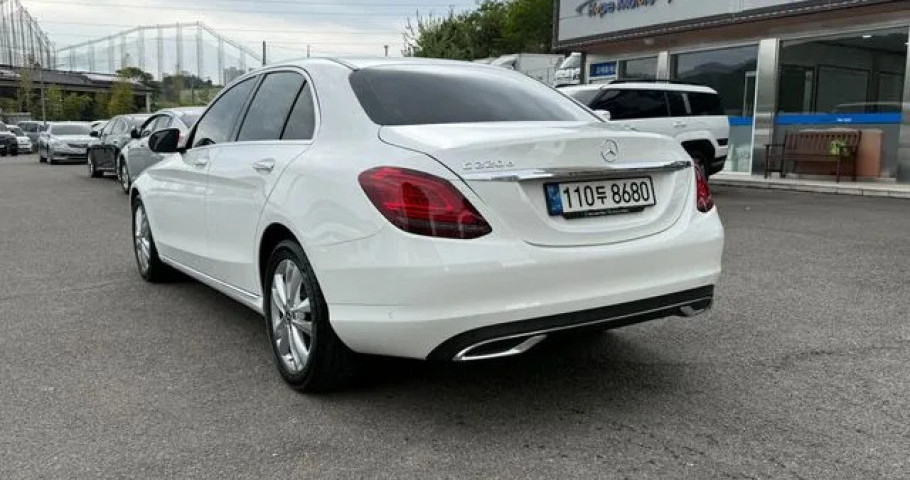 Mercedes-Benz C-Class 