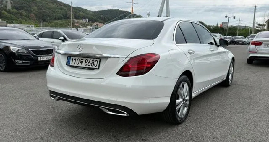 Mercedes-Benz C-Class 