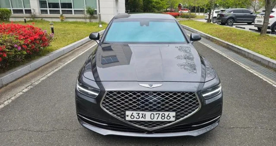 Genesis G90 