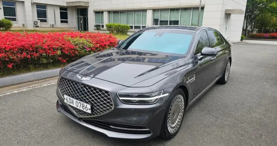 Genesis G90 