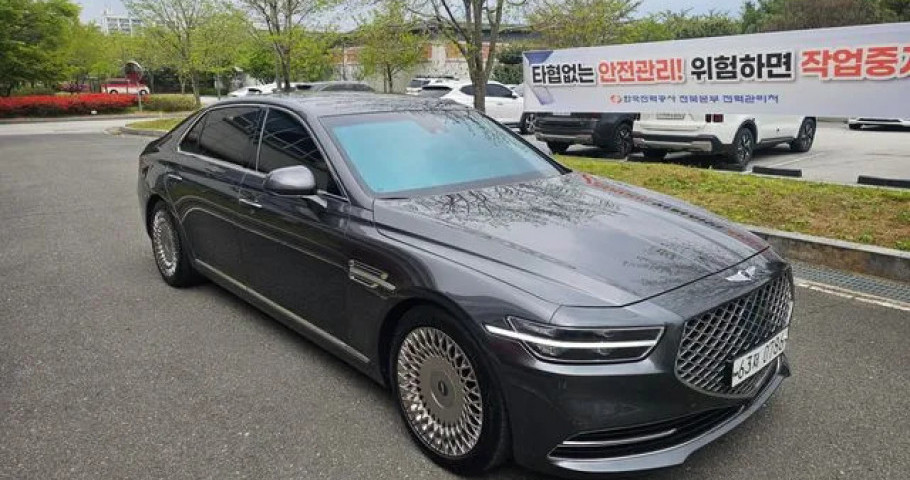 Genesis G90 
