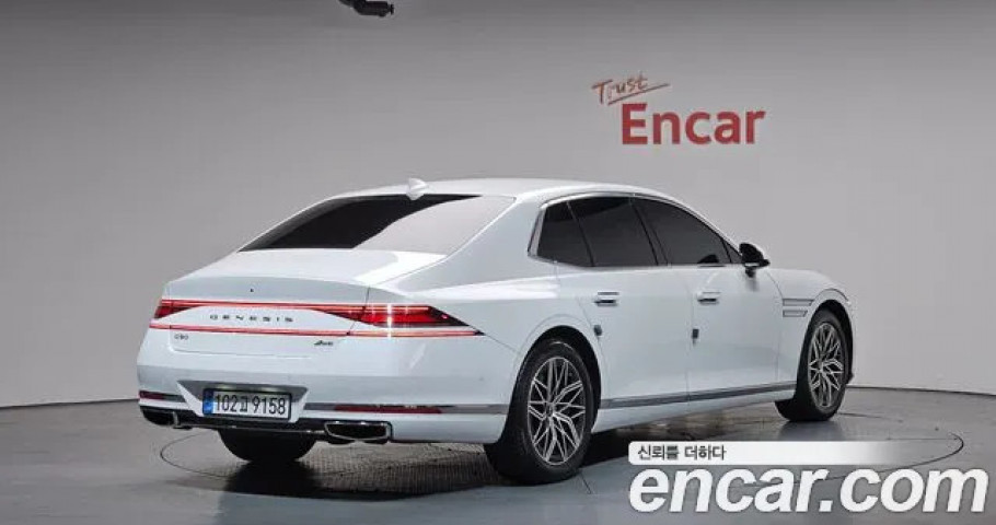 Genesis G90 