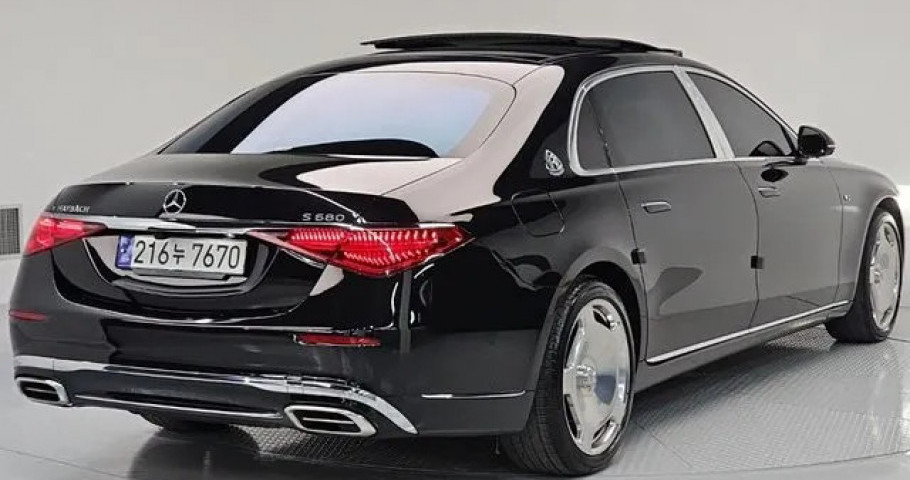 Mercedes-Benz S-Class 