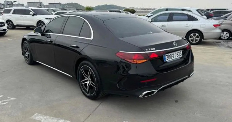 Mercedes-Benz E-Class 