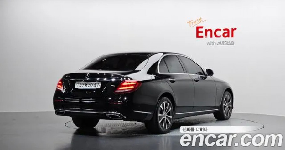 Mercedes-Benz E-Class 