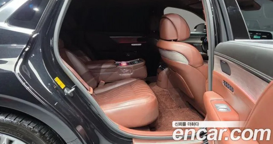 Genesis G90 