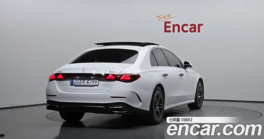 Mercedes-Benz E-Class 