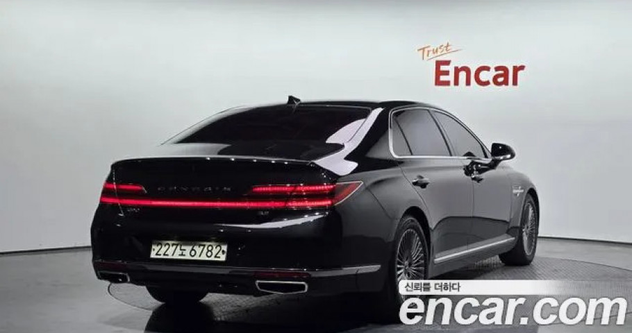 Genesis G90 