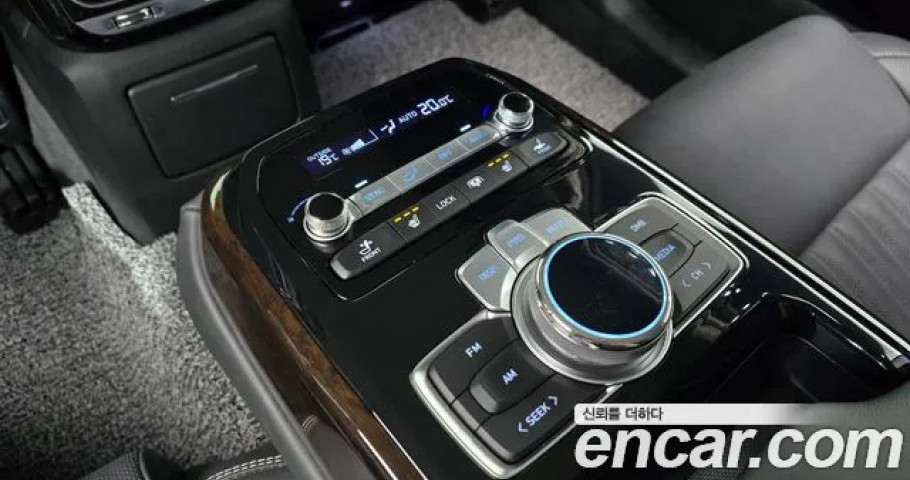 Genesis G90 