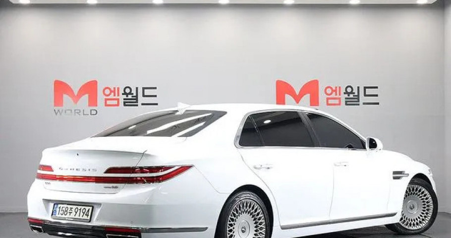 Genesis G90 