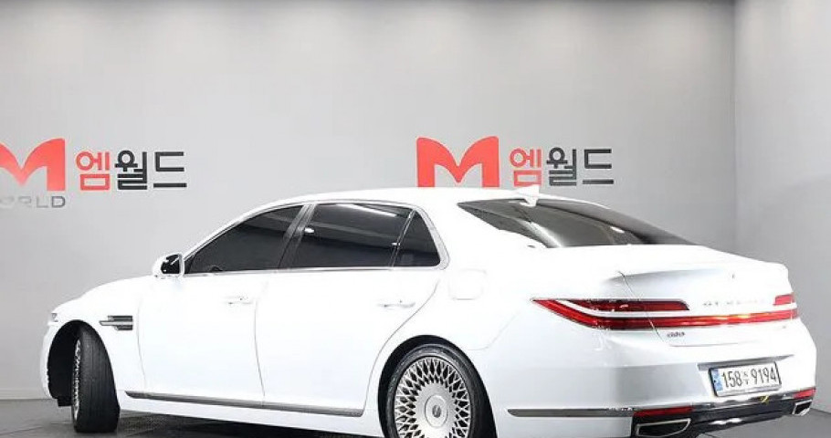 Genesis G90 